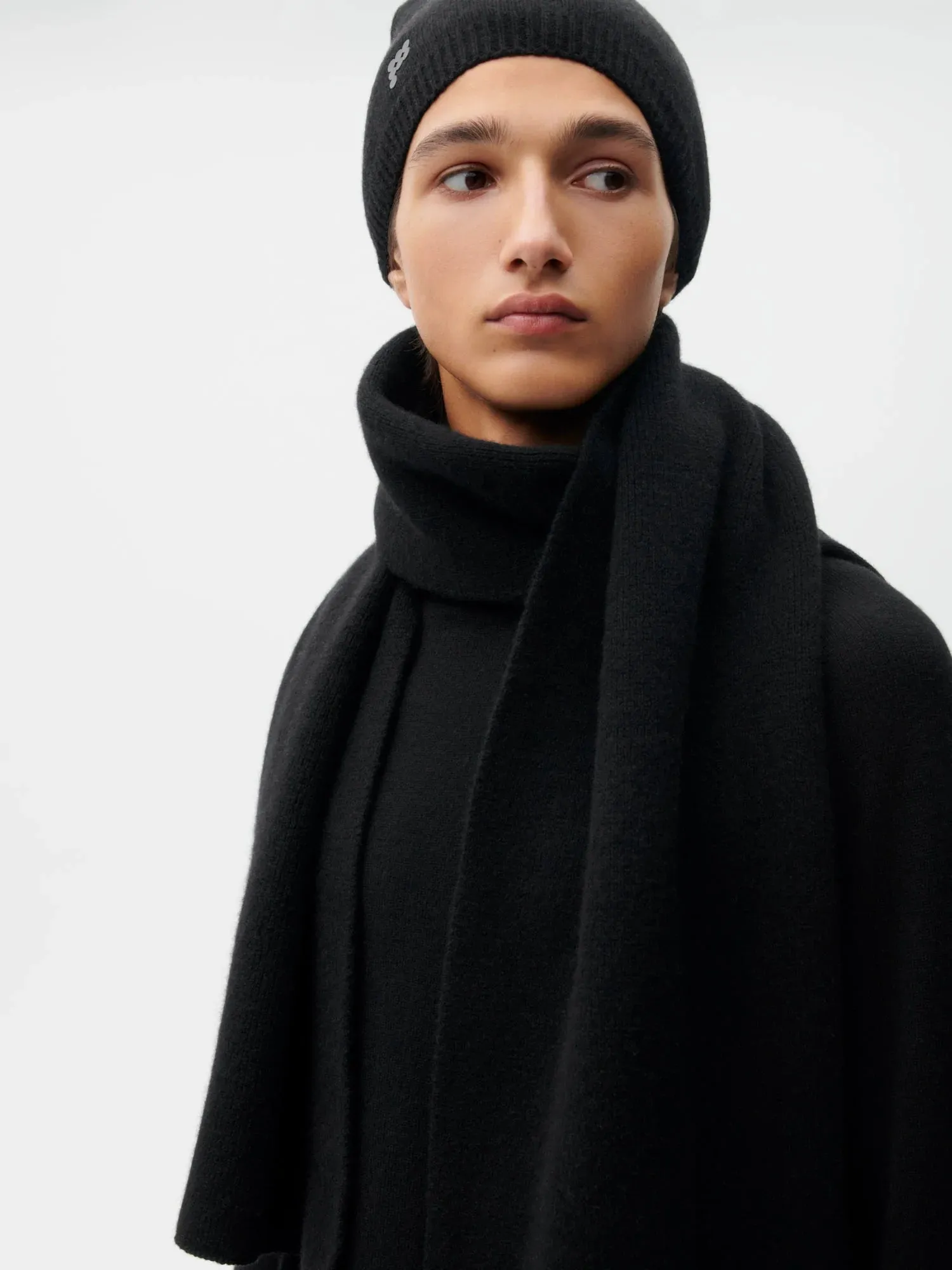 Recycled Cashmere Scarf—black